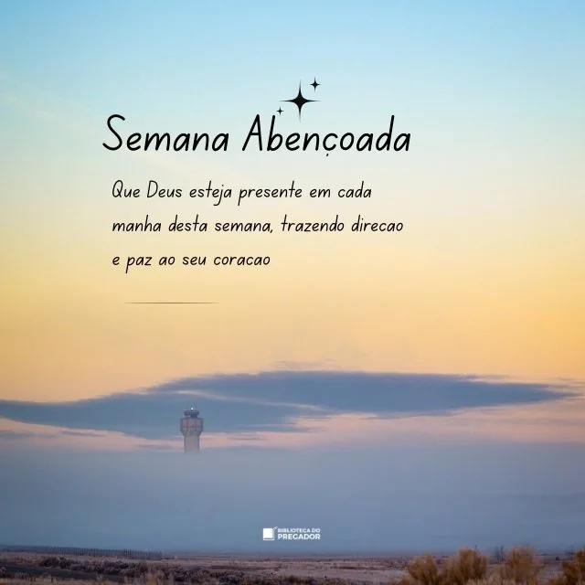 Paisagem ao amanhecer com céu suave e farol ao fundo simbolizando a presença de Deus na semana